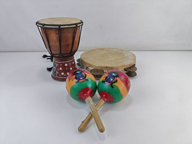 Lote siguiente: Instrumentos Musicales y Accesorios