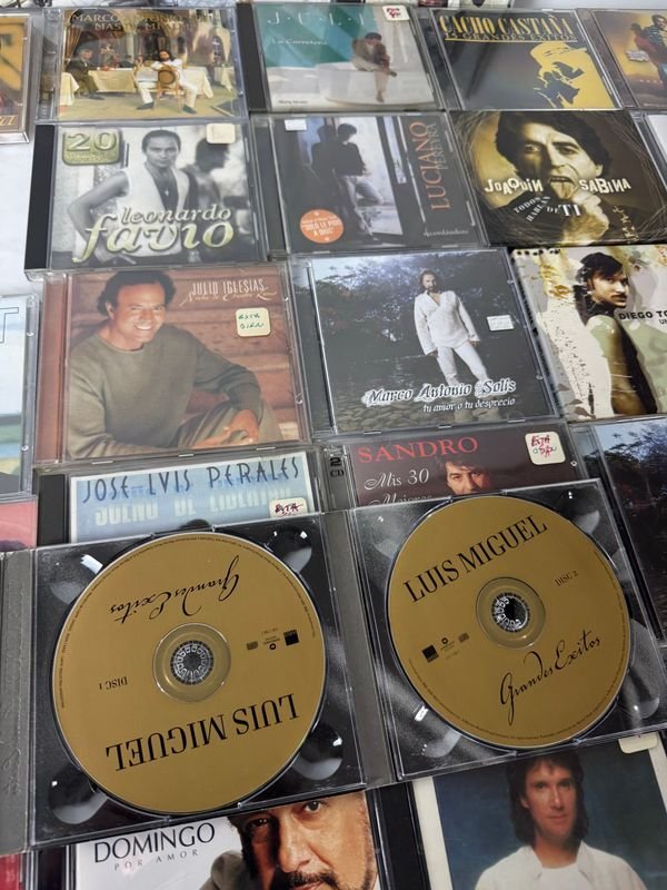 Colección de CDs de artistas reconocidos - imagen 13