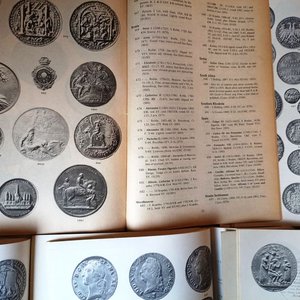 8 Catálogos de Subastas Numismáticas Americanas LEPCZYK - Precios de Referencia Años 80 - imagen 2