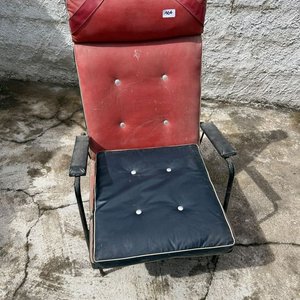 Lote anterior: Reposera de Hierro Plegable con Almohadones