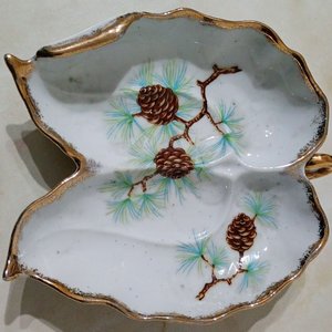 Lote siguiente: Plato Decorativo Hoja de Cerámica Ucagco con Piñas y Bordes Dorados