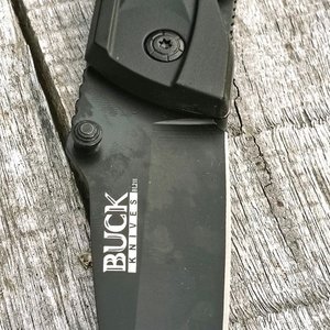 Navaja Buck Knives 011 Negra con Funda - imagen 2