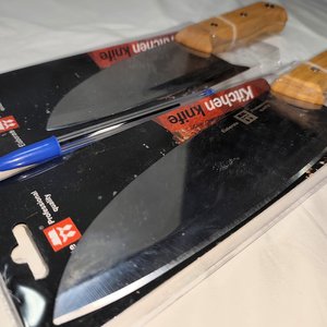 Juego de 2 Cuchillas de Acero Grabado, Mango Remachado, Nuevas en Blíster - imagen 1