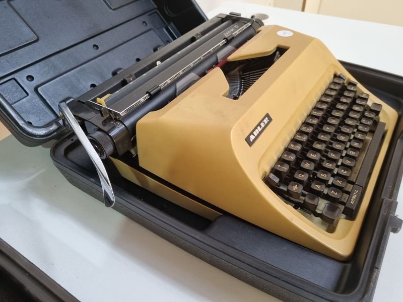 Máquinas de escribir antiguas y nuevas en venta - imagen 9
