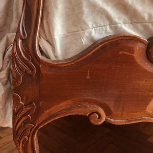 Cama de Madera Tallada Estilo Clásico para Dos Plazas - imagen 3