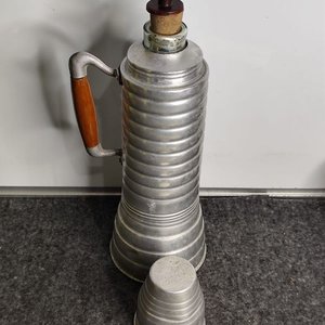 Termo Antiguo de Aluminio con Tapa y Asa de Madera - imagen 2