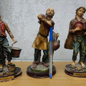 Colección de 5 Estatuillas Decorativas - imagen 4