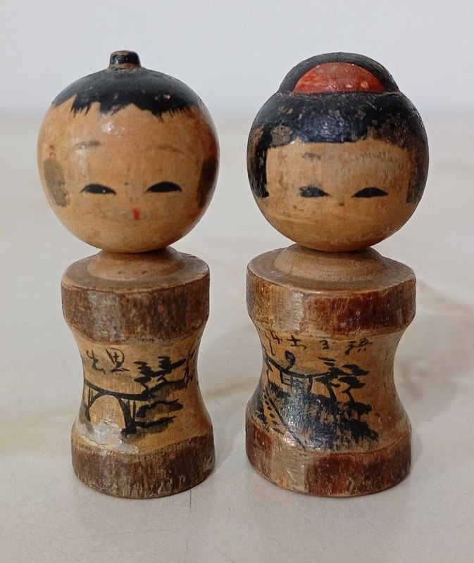 Lote siguiente: Muñecas Kokeshi tradicionales japonesas: una forma de arte popular
