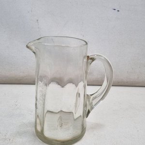 Lote siguiente: Jarra de Vidrio Transparente con Asa y Pico Vertedor