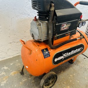 Lote #050 – Comprensor de aire Gladiator 2HP - imagen 5
