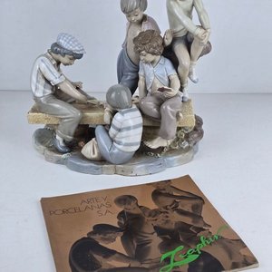 Lote anterior: Grupo de niños jugando, tapa de catálogo Zafir S.A.