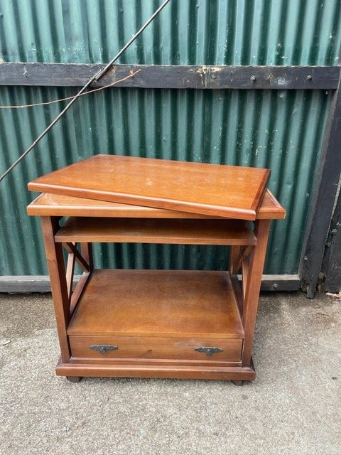 Mesa de madera con patas metálicas - imagen 3