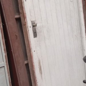 Puerta de Frente Blanca de Madera Alambriz con Marco Averiado - imagen 3