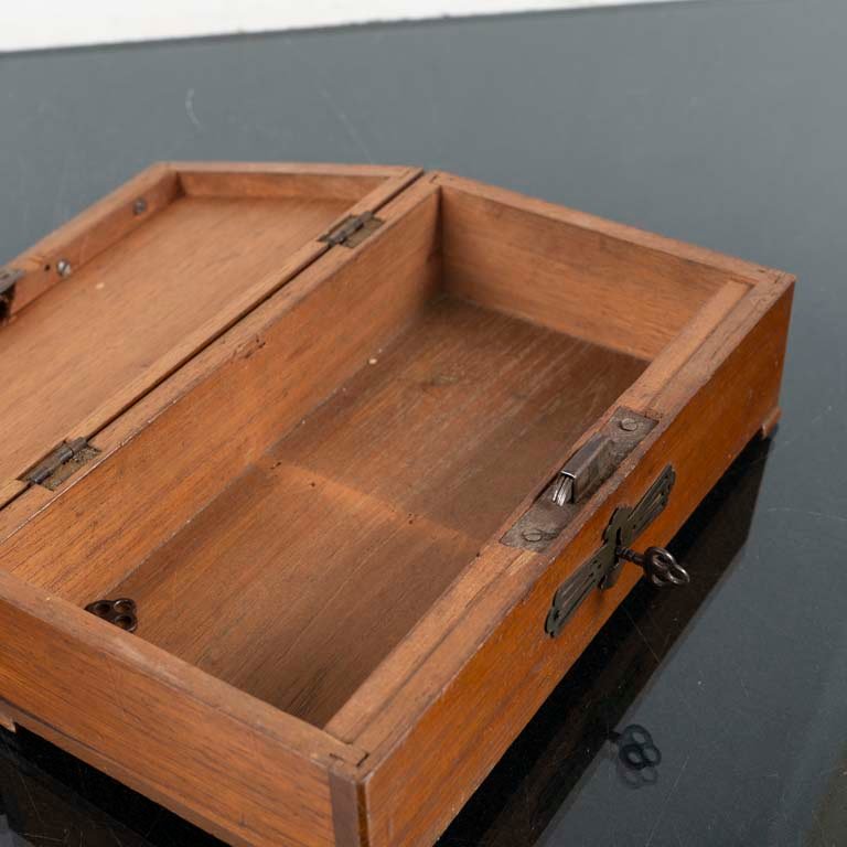 Cofre de madera con llave, detalles y características - imagen 2