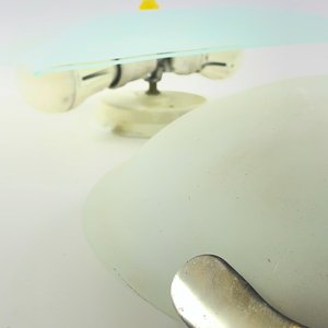 Dos Plafones de Techo Modernos, Uno Cuadrado y Otro Redondo - imagen 3