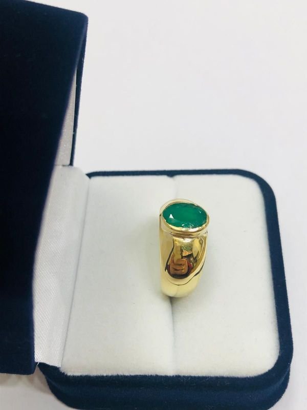 Lote siguiente: Anillo de Oro con Esmeralda