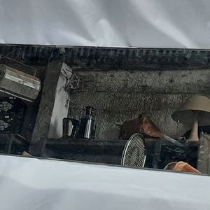 Espejo Biselado Sin Marco y Cuadro con Marco de Madera - imagen 3