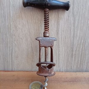 Lote siguiente: Sacacorchos antiguo "Made in Germany" de 15 cm