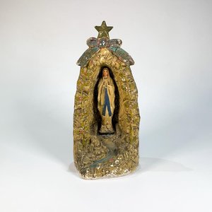 Lote anterior: Gruta con Virgen de Lourdes en Yeso
