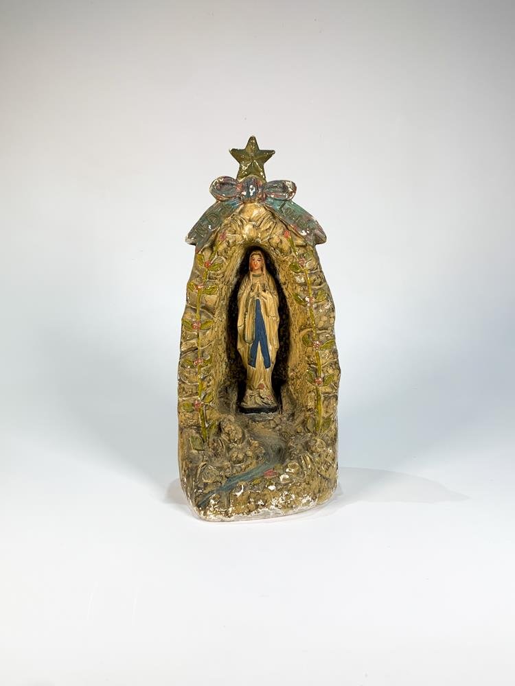 Gruta con Virgen de Lourdes en Yeso