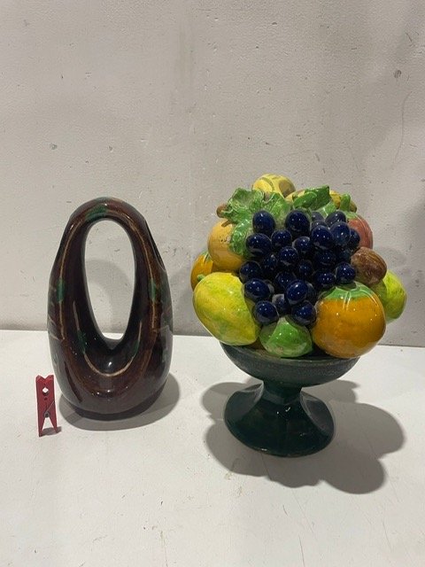 Lote siguiente: Centro de mesa y otro - Artículo decorativo