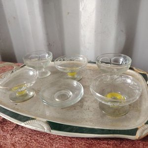 Bandeja de metal con 5 copas de vidrio para postre - imagen 3