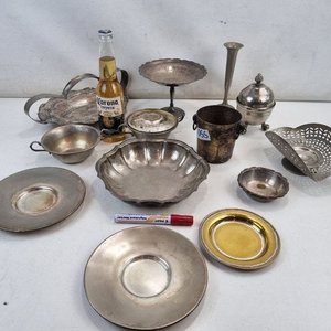 Lote anterior: Lote de 13 Piezas de Bazar Plateadas y Doradas con Inscripción KINGSTONE