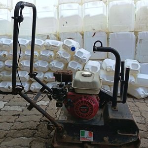 Compactadora Vibratoria Unidireccional (Heavy Duty) - Motor a gasolina profesional Honda GX160 de 5.5 HP. – Detalles de Uso Sin Probar – Se Vende a la Vista - imagen 3