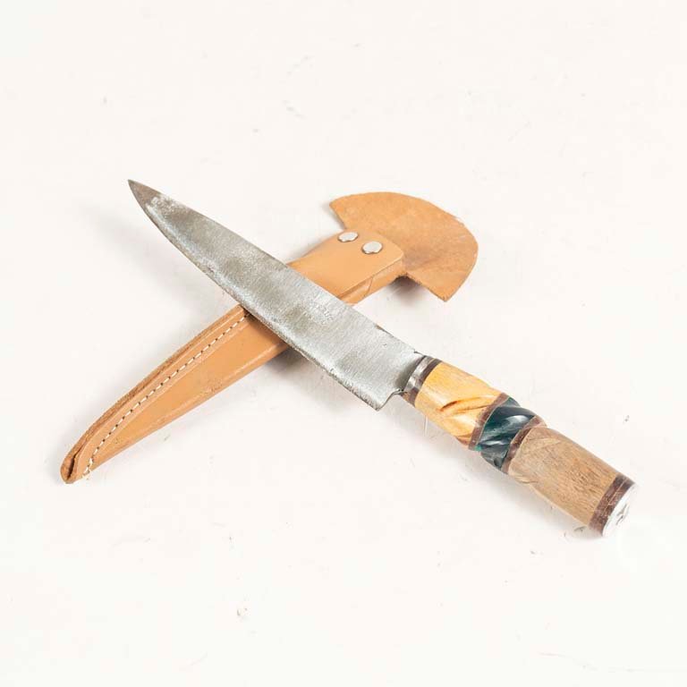 Lote anterior: Cuchillo de mango madera con hoja de plata