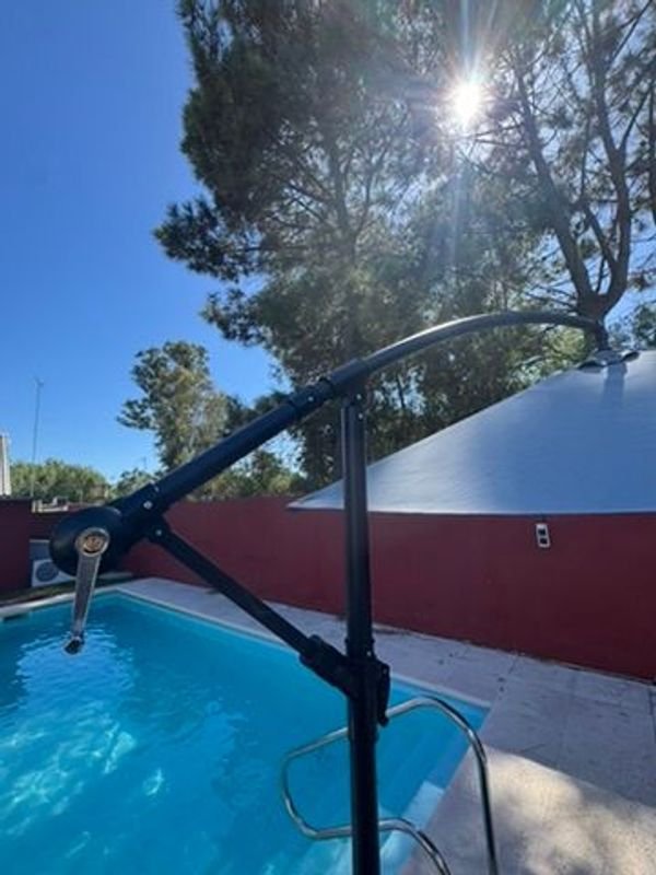 Gran Sombrilla Moderna para Piscina - imagen 10