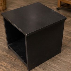 Mesa Auxiliar Negra con Estante Inferior de MDF - imagen 1