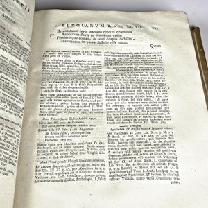 Libro Antiguo en Latín de 1780 con Grabado en Tapa - imagen 5