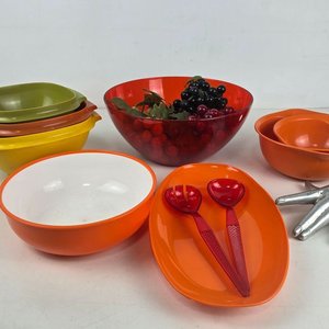 Lote de Bowls Plásticos Naranja, Rojo, Amarillo y Verde con Accesorios - imagen 1