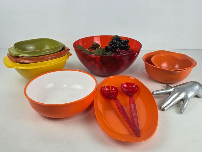 Lote de Bowls Plásticos Naranja, Rojo, Amarillo y Verde con Accesorios