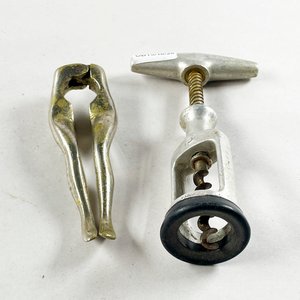 Lote siguiente: Sacacorchos y Rompenueces de Metal Estilo Vintage