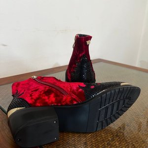 Botas Cortas Tejano Terciopelo Rojo y Charol Negro Talle 36 Belmour - imagen 3
