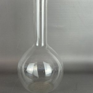 Conjunto de Cristalería de Laboratorio: 2 Matraces, Embudo y Vaso - imagen 2