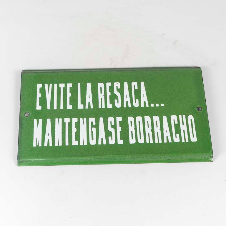 Lote anterior: Cartel de chapa esmaltada con frase: EVITE LA RESACA....MANTENGASE BORRACHO.