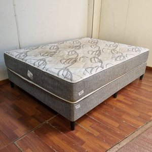 Sommier y Colchón de 2 Plazas con Base - Estampado Gris y Blanco - imagen 3