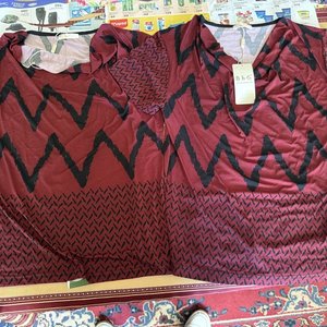 Lote siguiente: Blusa B&G Talle M/L con Diseño Zigzag