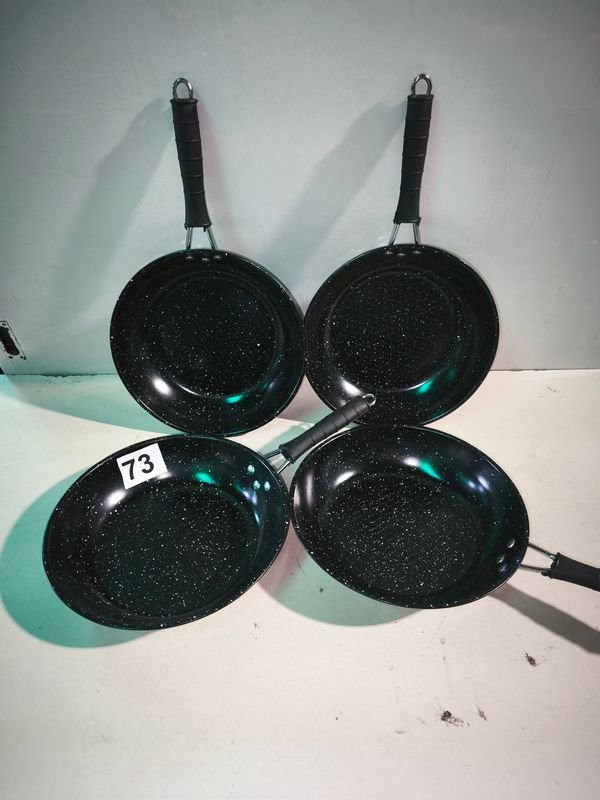 Set de 4 Sartenes Esmaltadas Negras con Puntos Blancos - imagen 1