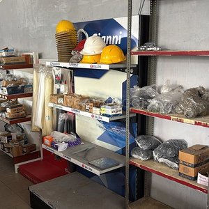 Lote anterior: Estanterías Metálicas con Materiales de Construcción y Ferretería