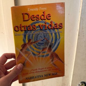 Lote siguiente: Libro "Desde Otras Vidas" de Ernesto Frers