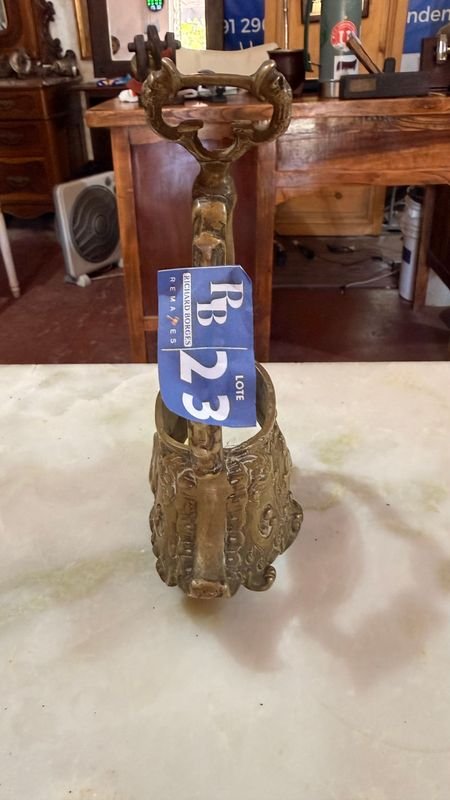 Estribo Campana De Bronce - Vaso de Bronce con Diseño Ornativo - imagen 2