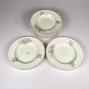 Lote siguiente: Nueve Platos Hondos de Loza Inglesa Portland Pottery