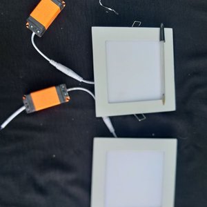 Dos Luces Led Cuadradas Blancas con Transformadores - imagen 2