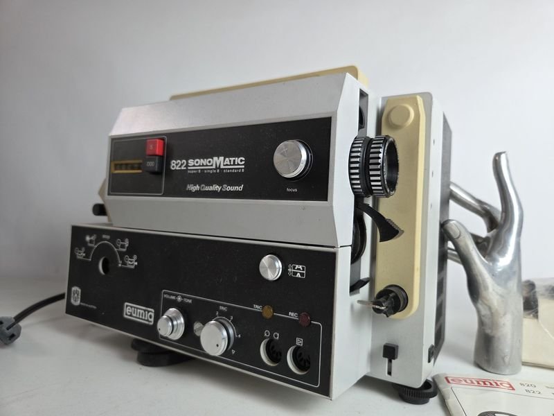 Proyector de 8 mm con manuales en muy buen estado general - imagen 2