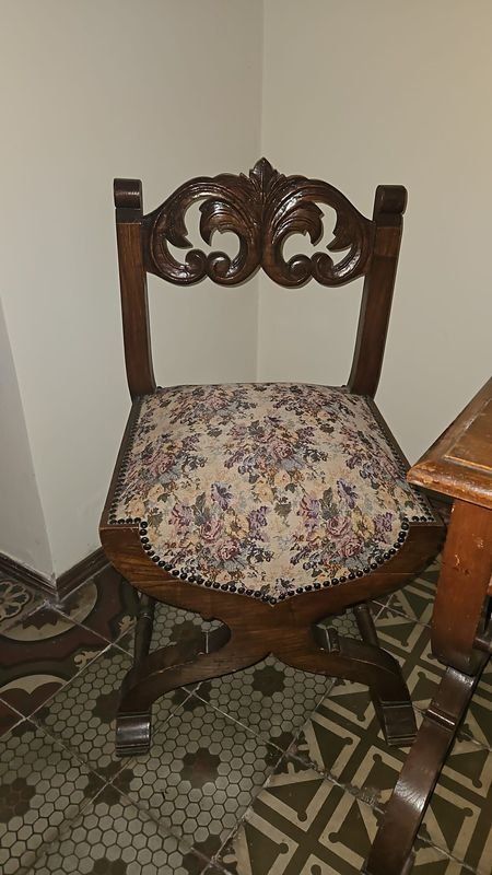 Mesa y butacas en robles - Muebles de madera - imagen 5