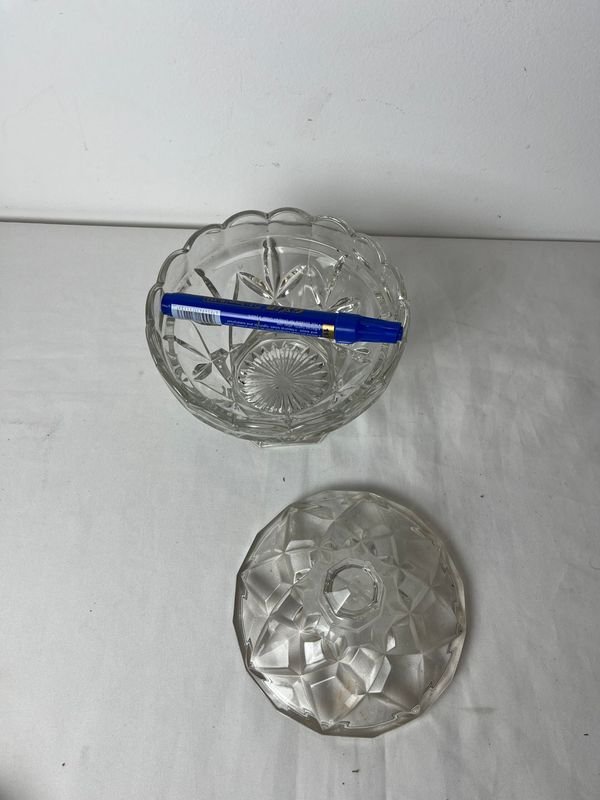 Caramelera de vidrio transparente con tapa y bolígrafo azul - imagen 3