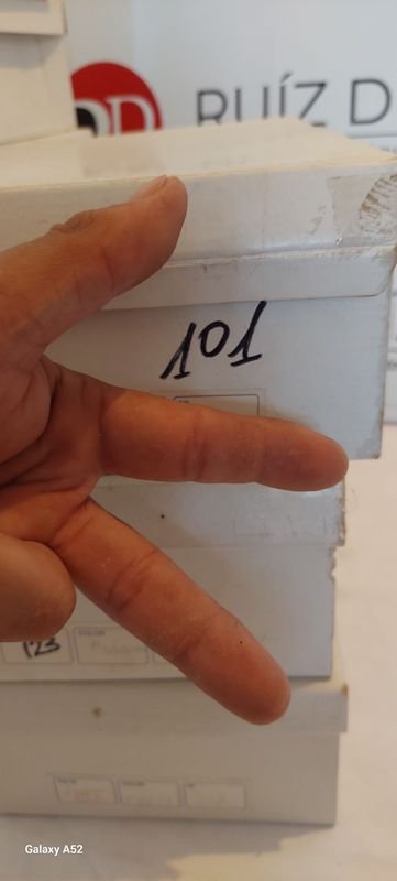 Zapatos de tacón alto en caja - imagen 4